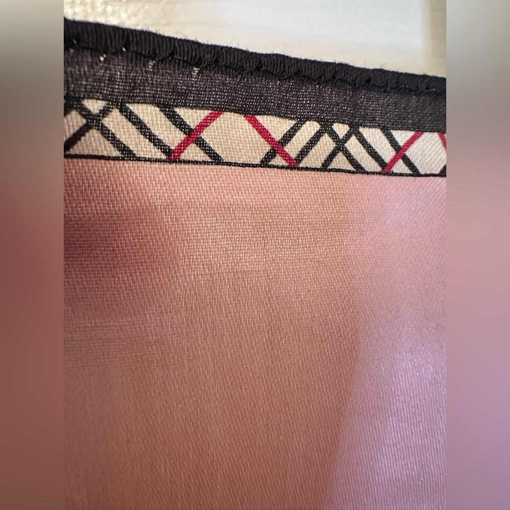 NWOTđź–¤Burberry Scarf Pink/Black - Picture 8 of 11